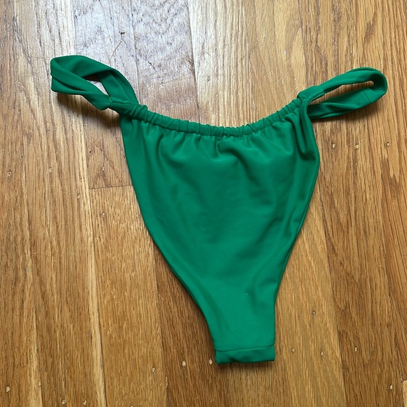 Bamba Swim Bikini Set Green with bag is available for purchase on au PAY Market - Imported Goods Online Store Co.Ltd. | au PAY Market - Online Shopping Site Bamba Swim Bikini Set Green with bag is available for purchase on au PAY Market - Imported Goods Online Store Co.Ltd. | au PAY Market - Online Shopping Site
